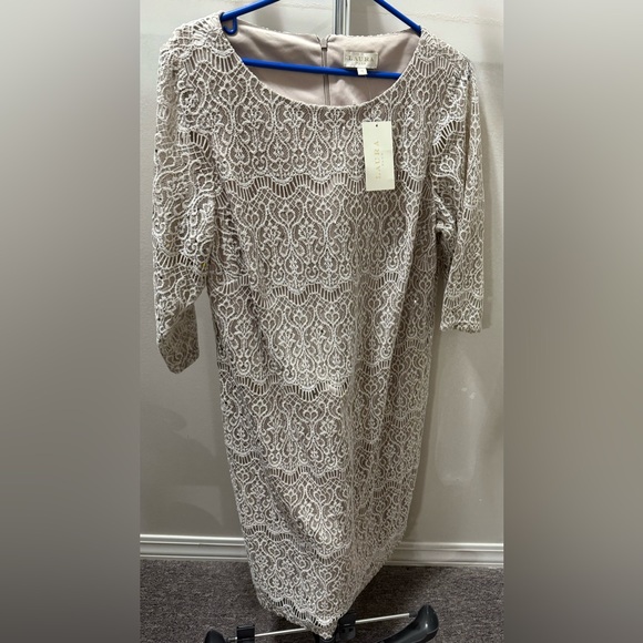 ✨BNWT✨ Elegant Laura Plus size 16 dress - Picture 2 of 6